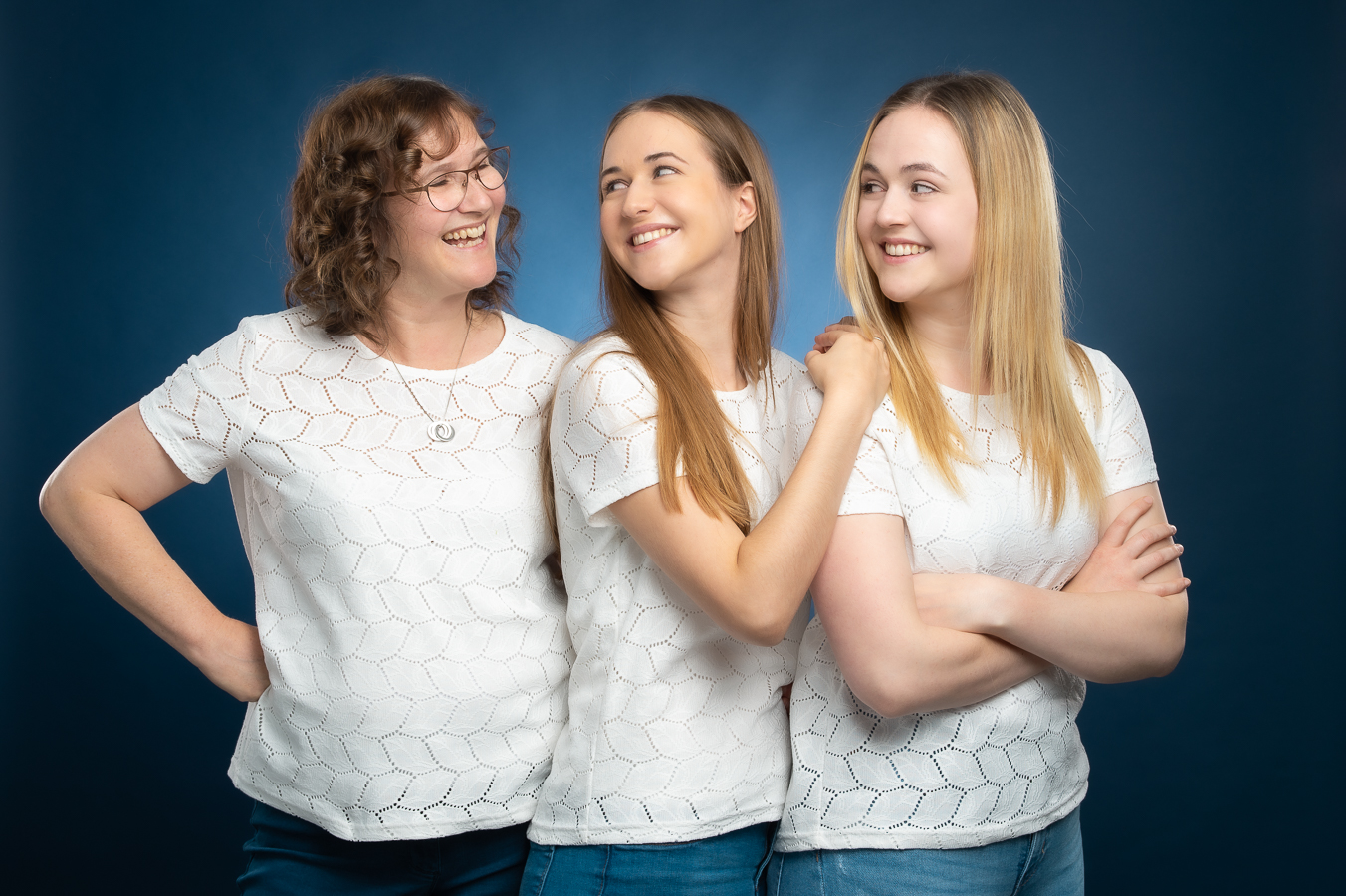 Mutter mit zwei Töchtern