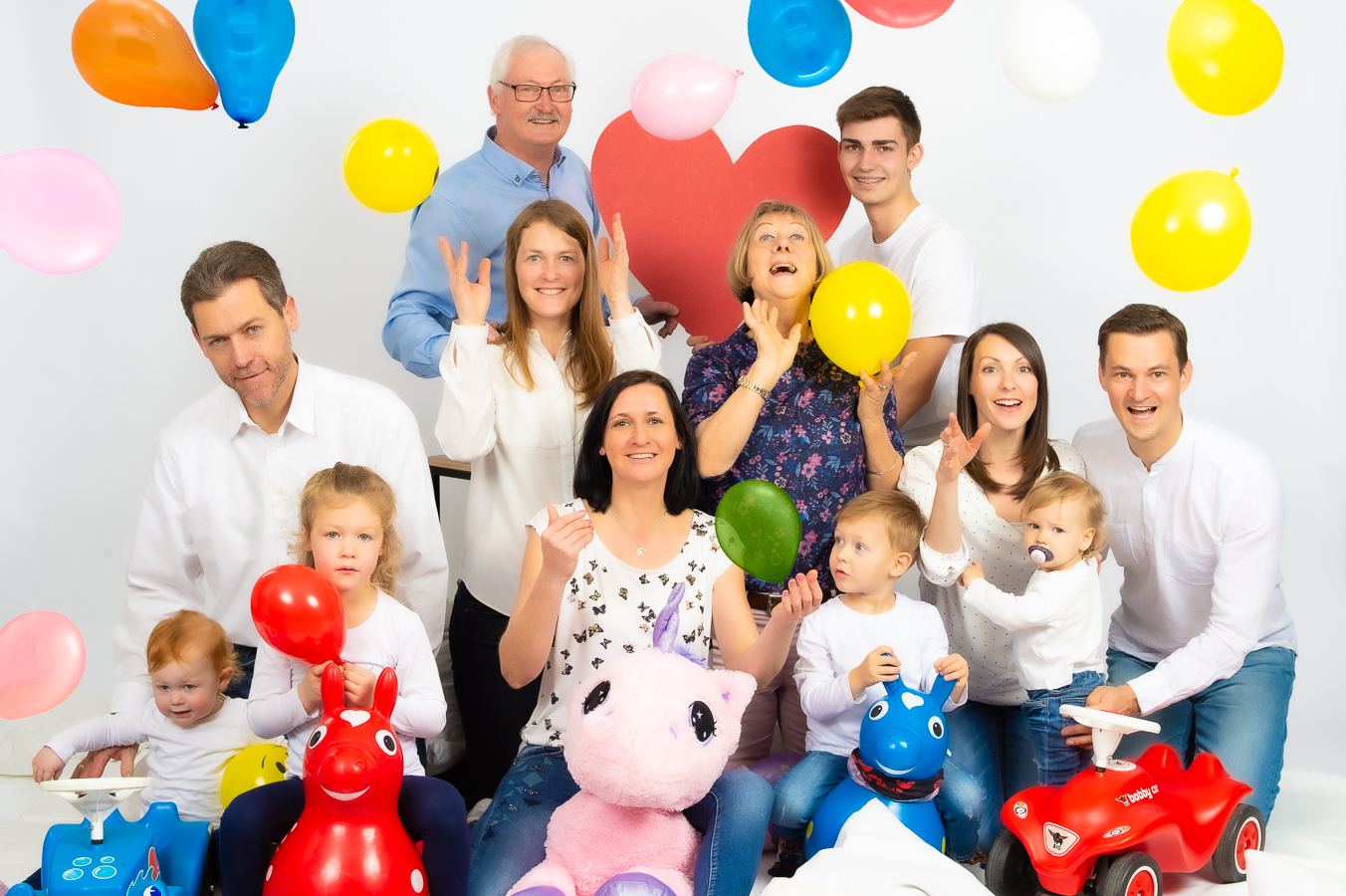 Familie mit Luftballons